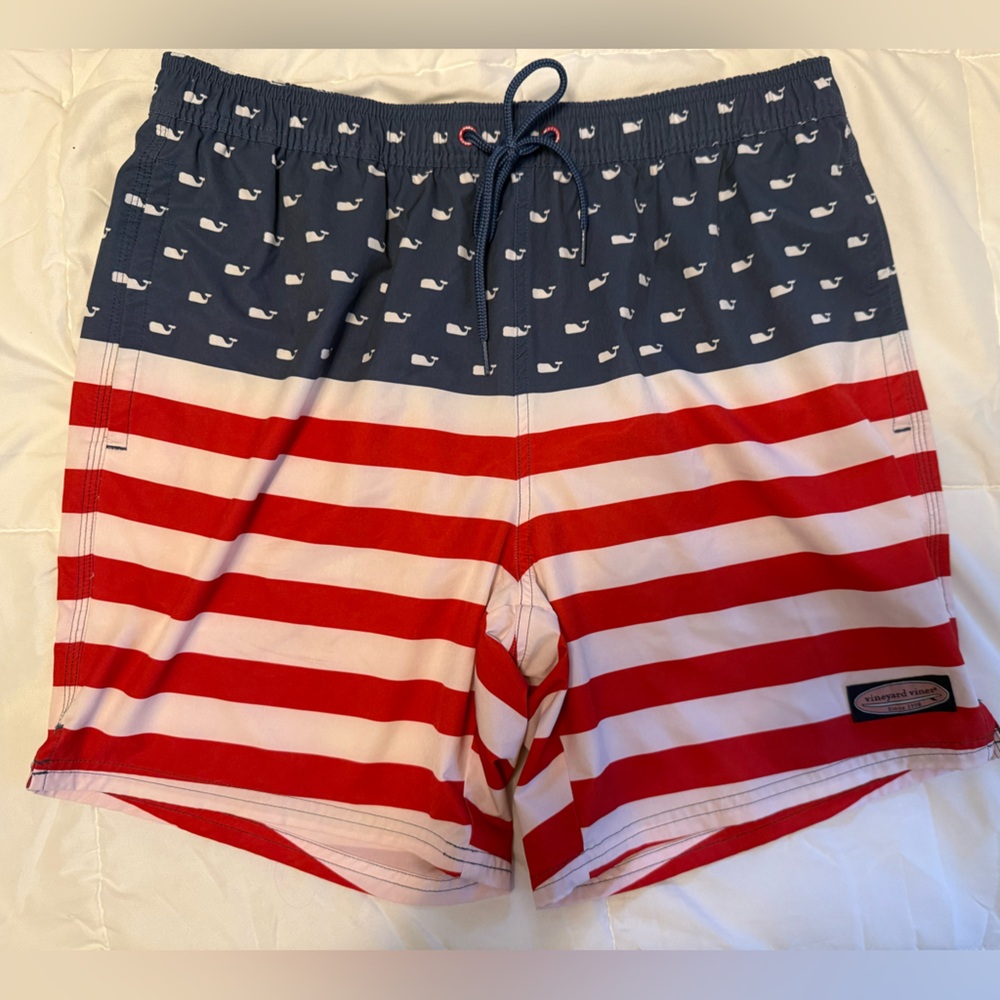 Vineyard Vines Men American Flag Swimsuit Medium